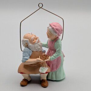 Hallmark Keepsake Home Cooking 1987 Ornament, 2nd in Mr. and Mrs. Claus Series